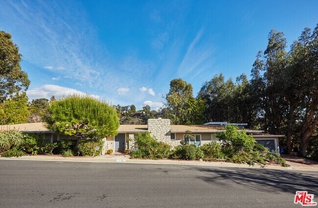 Building Photo - 1104 Casiano Rd Rental