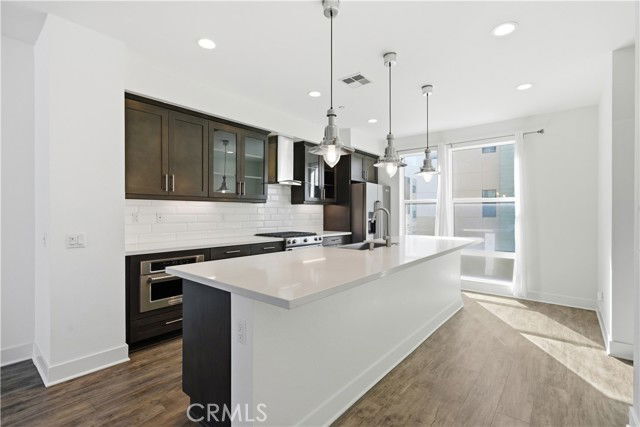 Photo - 669 W 17th St