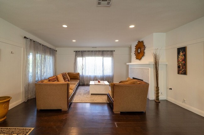 Photo - 6407 Dix St
