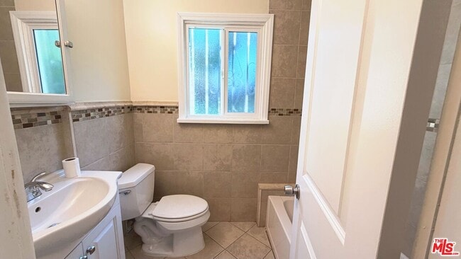 Photo - 626 E Fairview Blvd Unit 4