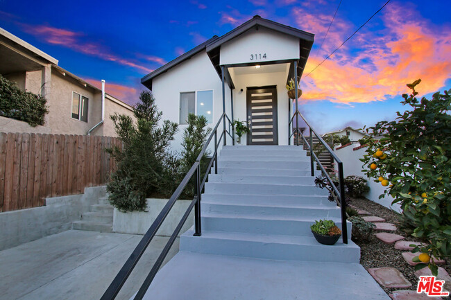 Photo - 3114 Malabar St House