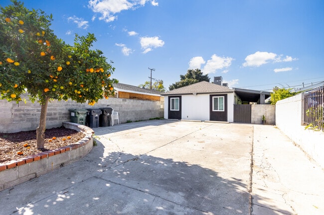 Building Photo - 15725 S Frailey Ave