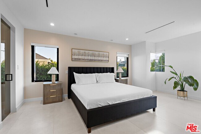 Photo - 201 S Bedford Dr