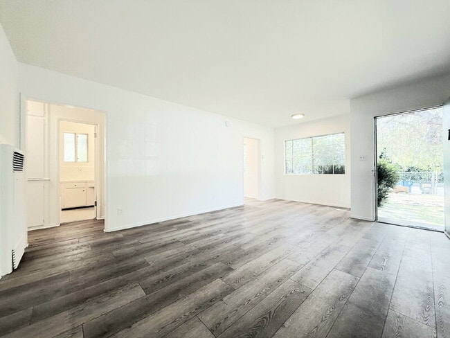 Photo - 10565 Camarillo St