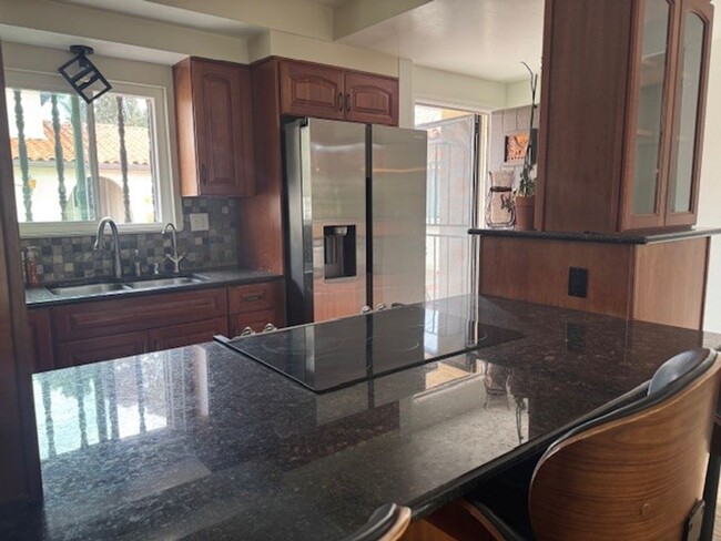 Beautifully Renovated 2-Bedroom Home in Tr... - Beautifully Renovated 2-Bedroom Home in Tr...