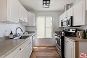 Photo - Beautiful 1 bed 3rd floor (top) condo in lakeside community in Culver City