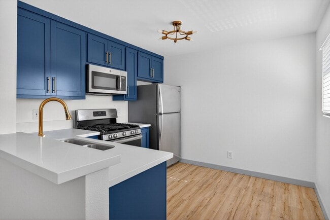 Photo - 921 Alamitos Ave Unit 11