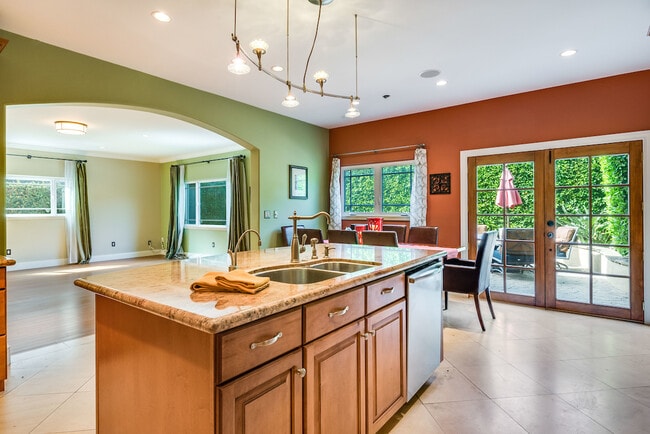 Photo - 2006 Manhattan Beach Blvd Unit A