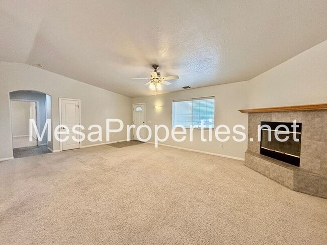 Photo - 14744 Hopland St