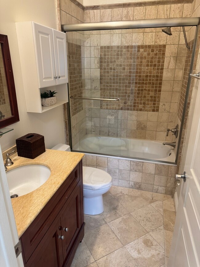 Upstairs Bathroom - 1154 S Barrington Ave Unit 313