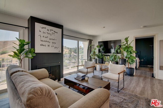 Building Photo - 4750 Templeton St Unit 1314 Rental