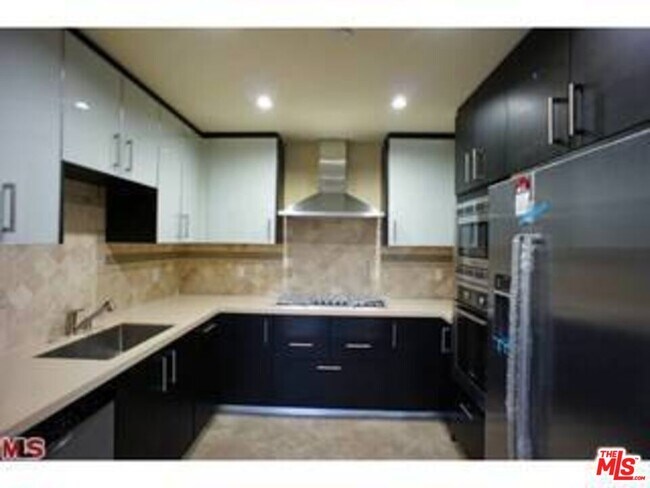 Photo - 8612 Burton Wy Unit 301