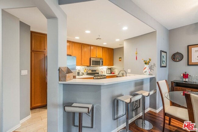 Photo - 12963 W Runway Rd Unit 221