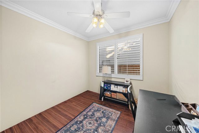 Photo - 24 Golden Rain