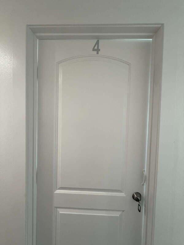 Building Photo - 2855 1/2 Cincinnati Room 4 Unit 4