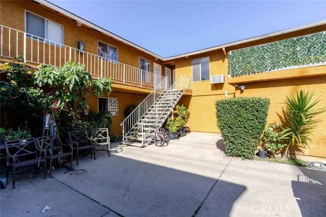 Building Photo - 13015 Vanowen St Unit 10
