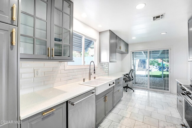 Photo - 23353 Balmoral Ln