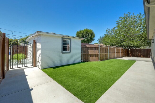 Photo - 6832 Tower St