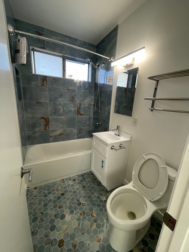 Photo - 25 Navy St Unit 12
