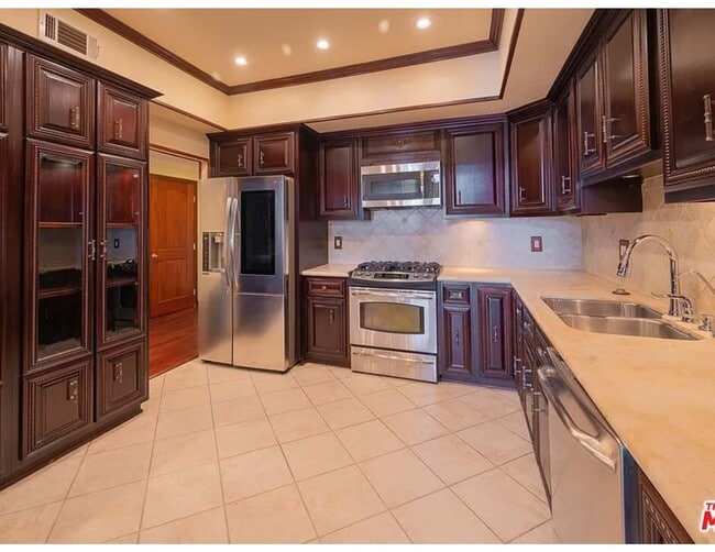 Kitchen - 10511 Ashton Ave Unit 303