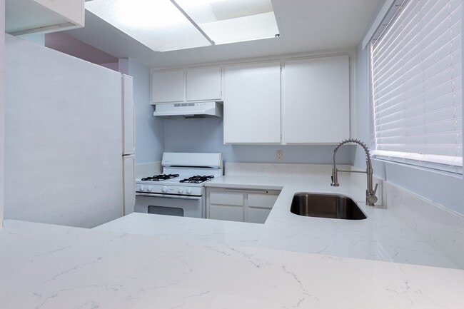 Photo - 2059 W 157th St Apartment Unit 2