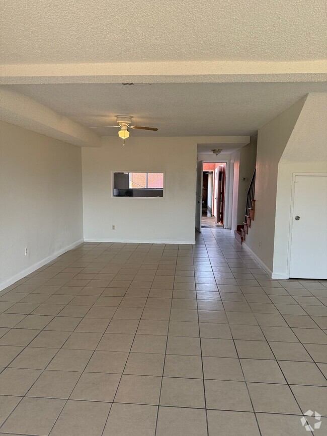 Building Photo - Spacious 2 Bedroom 2.5 Bath Condo on 5th S... Unit 25180 W 5th St #168