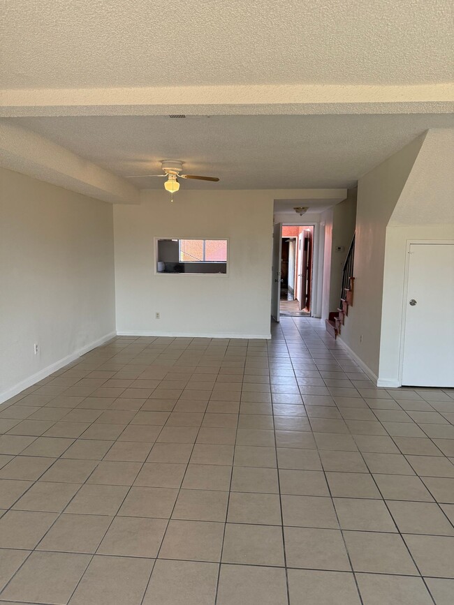 Spacious 2 Bedroom 2.5 Bath Condo on 5th S... - Spacious 2 Bedroom 2.5 Bath Condo on 5th S... Unit 25180 W 5th St #168