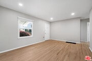 Photo - 815 Crestmoore Pl