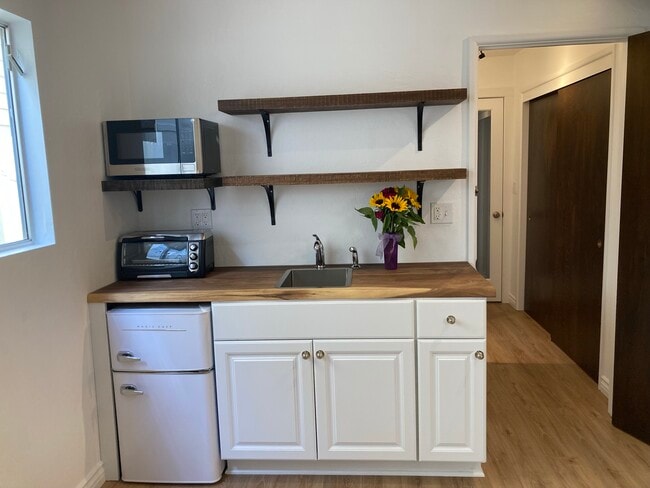 Photo - 292 Rossmore Dr Unit #B