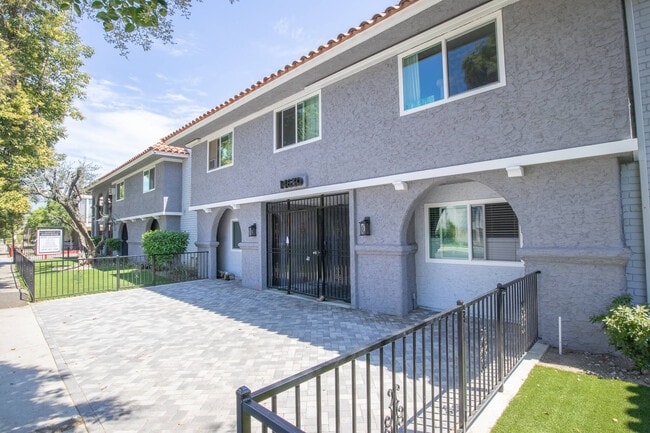 Building Photo - Saticoy Apartments