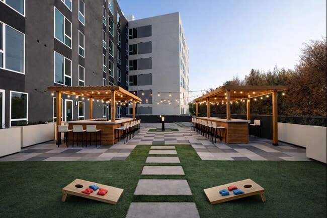 Courtyard Pavillion - Crenshaw Lofts