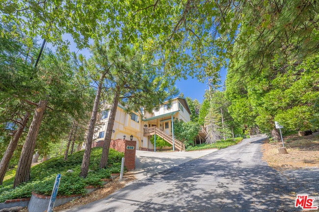 Photo - 676 Zurich Dr