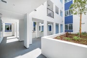Courtyard - 433 Rosenell Ter Apartments