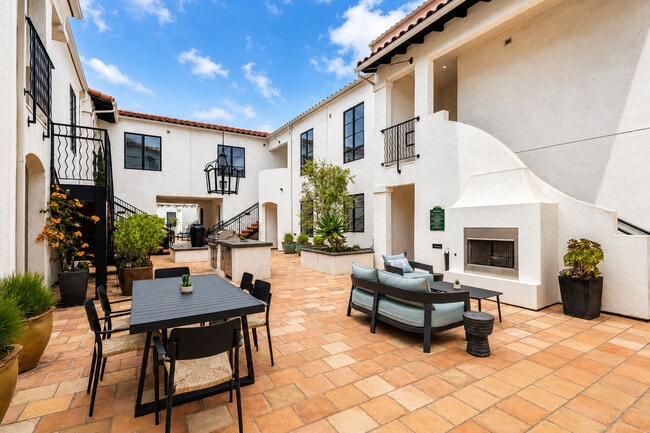Courtyard - Santa Clara Courts
