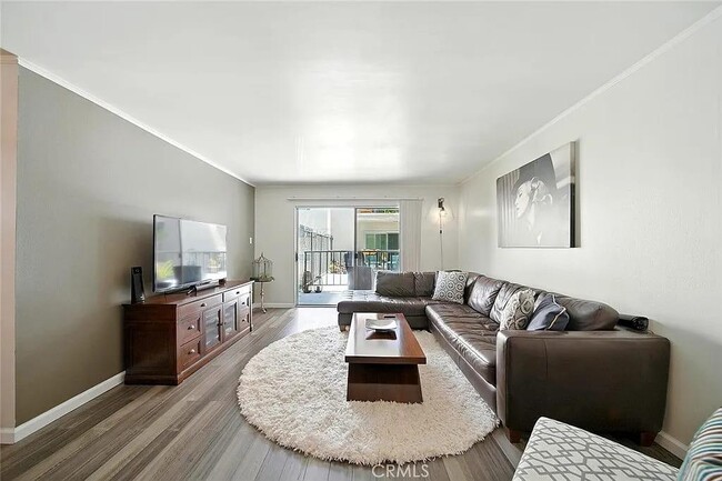 Photo - 2121 E 1st St