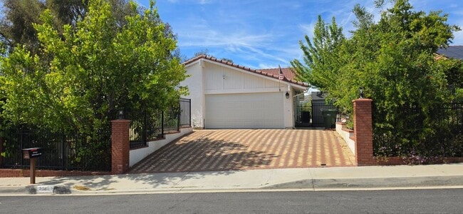 Photo - 28915 Hollow Brook Ave