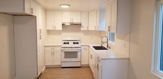 Photo - 2042 Evergreen St Unit La Verne Evergreen