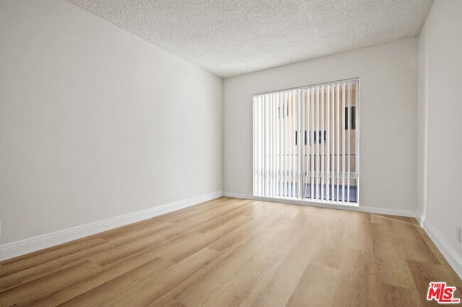 Photo - 1134 N Clark St Condo Unit 402
