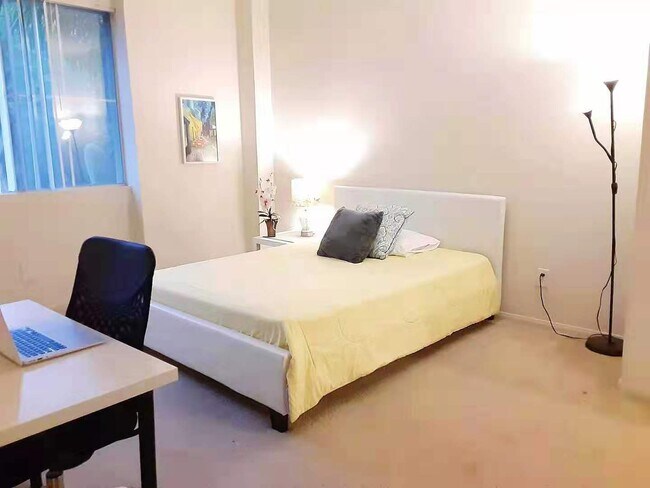 Photo - 1561 S Barrington Ave