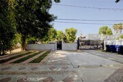 Photo - 14918 Wyandotte St