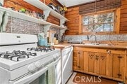 Photo - 301 E Barker Blvd