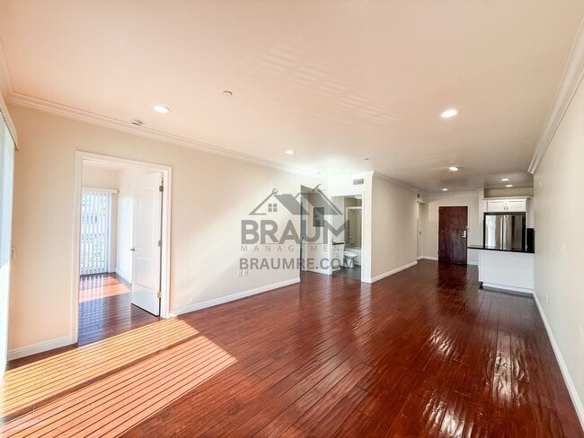 Photo - 332 S Virgil Ave Unit 302