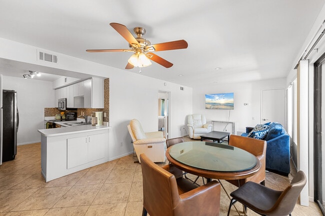 Building Photo - 351 N Hermosa Dr Unit 2a1