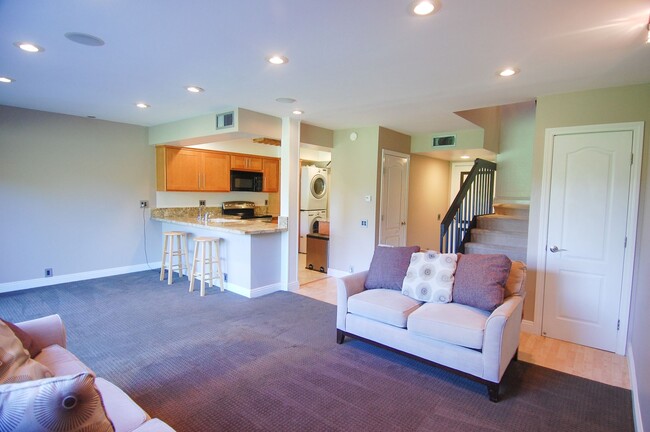 Photo - 2 Bedroom Condo in Presidential Heights 1 with Private back patio!!