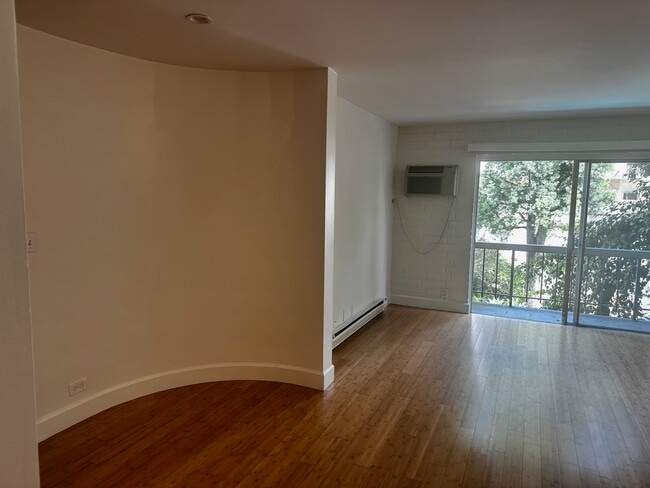 Photo - 1440 Veteran Ave Unit #208