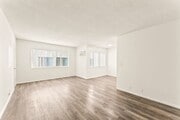 Photo - 714 W Knoll Dr Unit 04