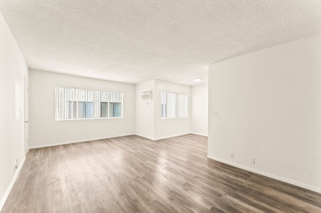 Photo - 714 W Knoll Dr Unit 04