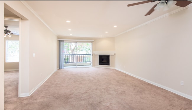 Building Photo - 21550 Burbank Blvd Unit #2nd floor