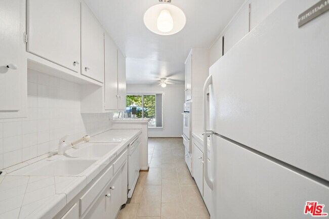 Photo - 1520 Hayworth Ave Unit 4