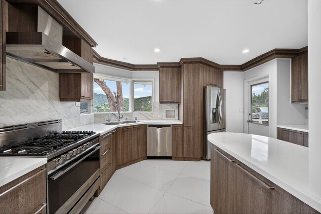 Photo - 935 Linda Flora Dr